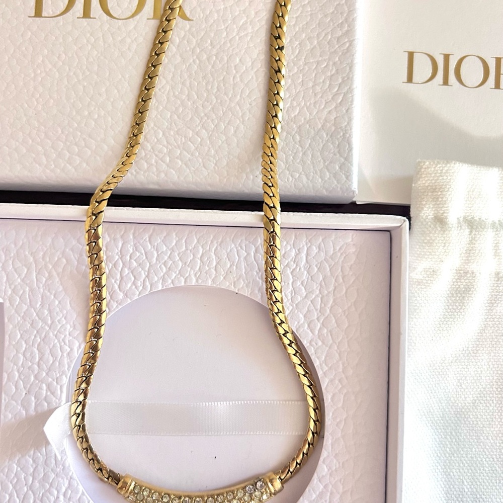 Dior Elegant Gold Necklace with Sparkling Accents